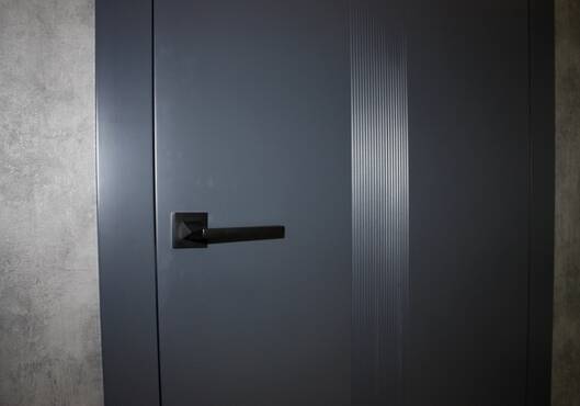 Межкомнатные двери окрашенные окрашенная дверь а17.f черный глянец