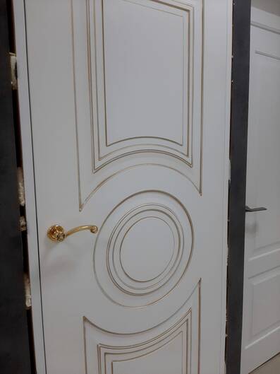 Міжкімнатні двері фарбовані версаль по біла